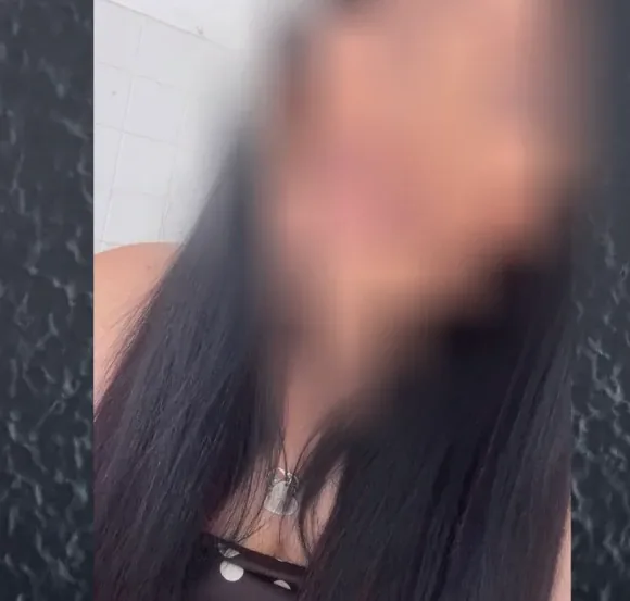 Amina, 29