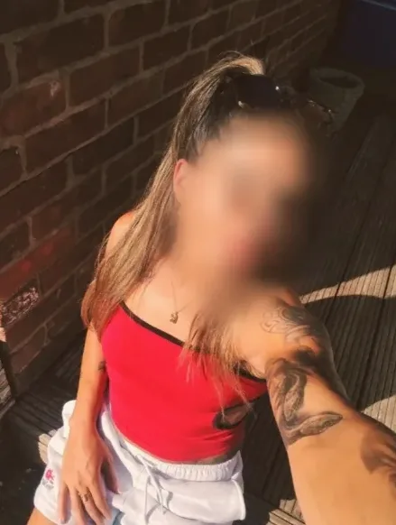 Amina, 30