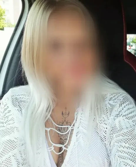 Ellie, 21