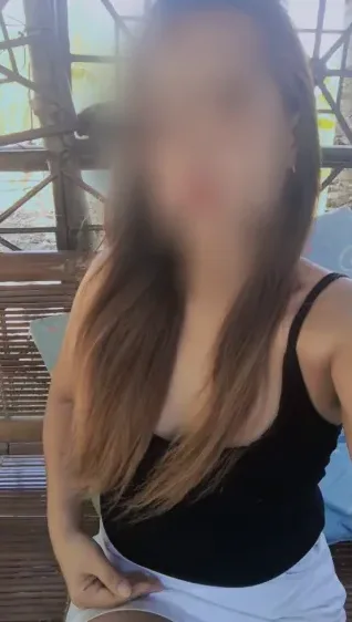 Emilie, 32
