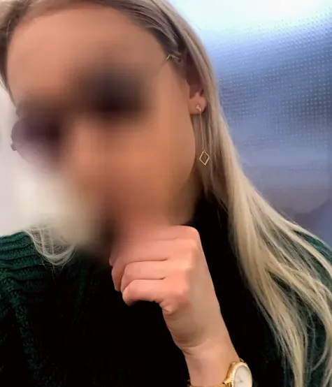 Emina, 24