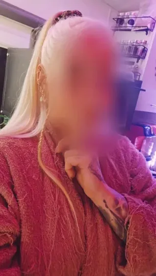 Karoline, 34