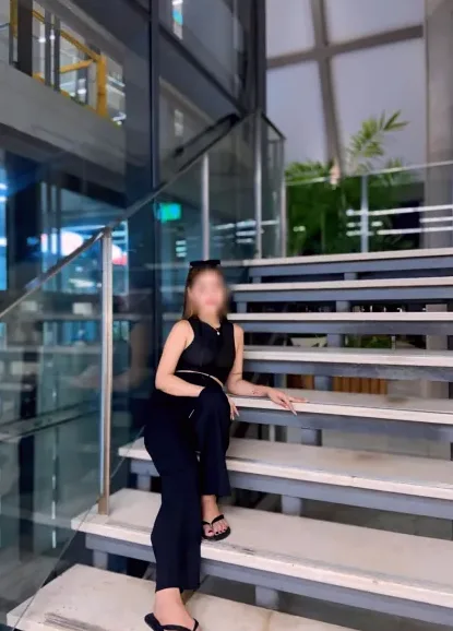Mariam, 23