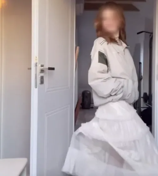 Nicoline, 20